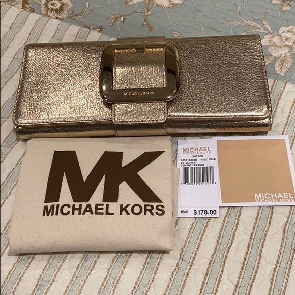 Michael Kors Handbags - ❤️Michael Kors Clutch